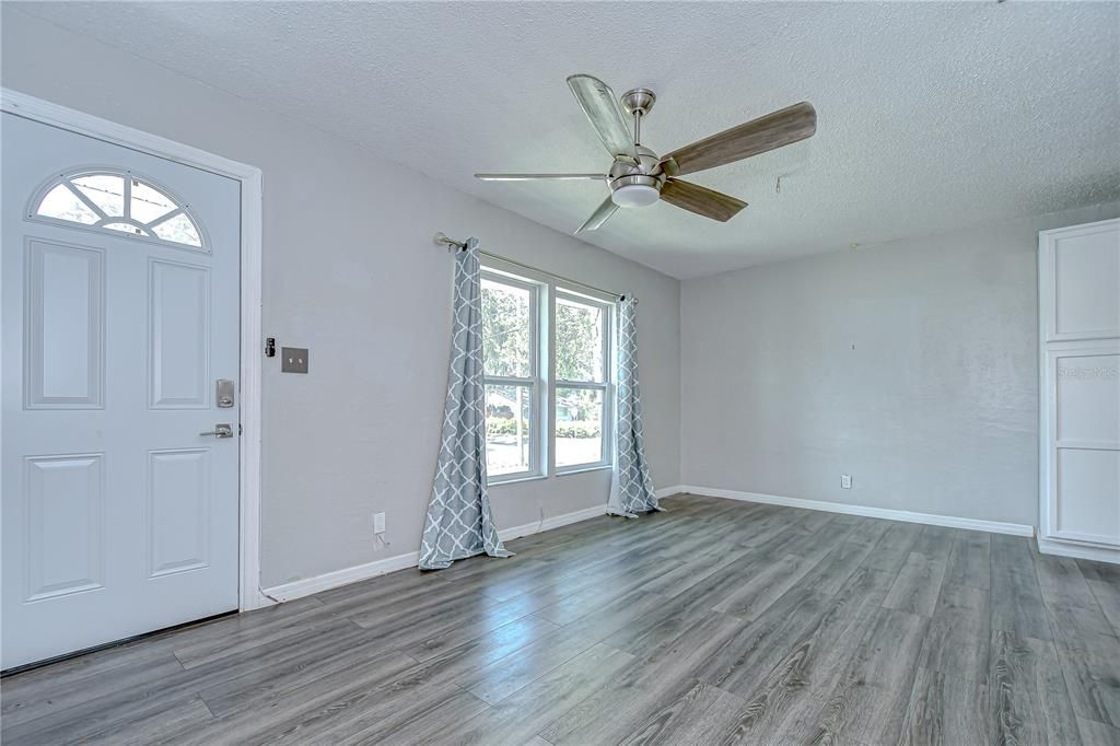 For Sale: $419,900 (3 beds, 2 baths, 1090 Square Feet)