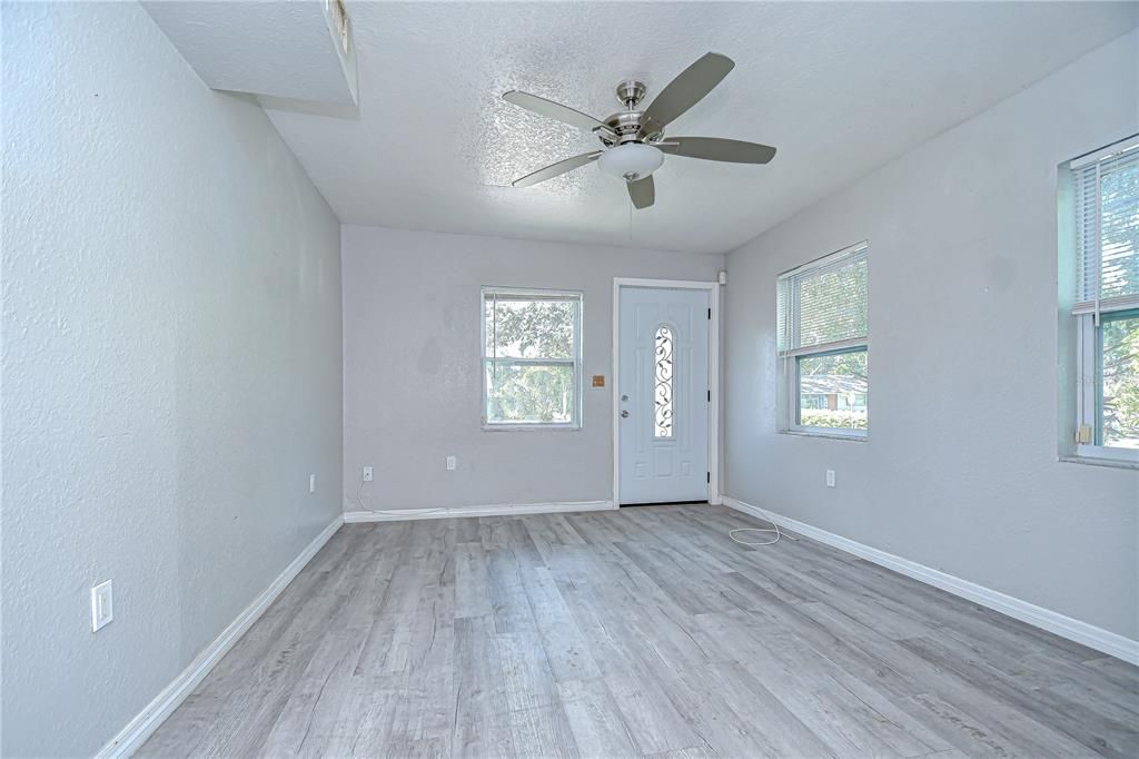 For Sale: $419,900 (3 beds, 2 baths, 1090 Square Feet)