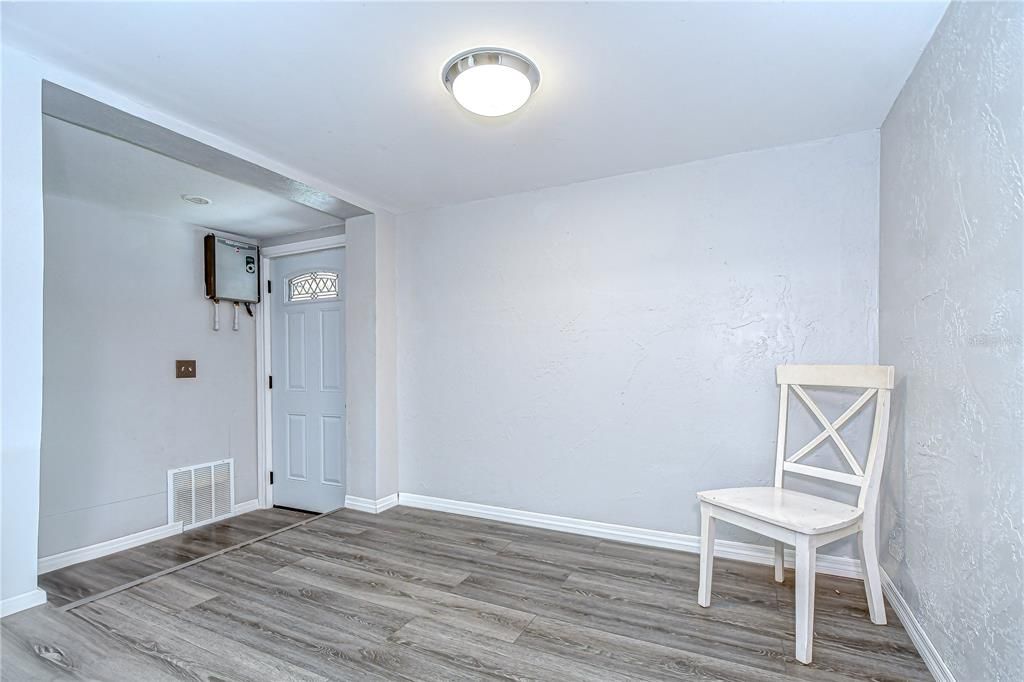 For Sale: $419,900 (3 beds, 2 baths, 1090 Square Feet)