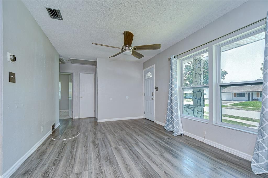 For Sale: $419,900 (3 beds, 2 baths, 1090 Square Feet)