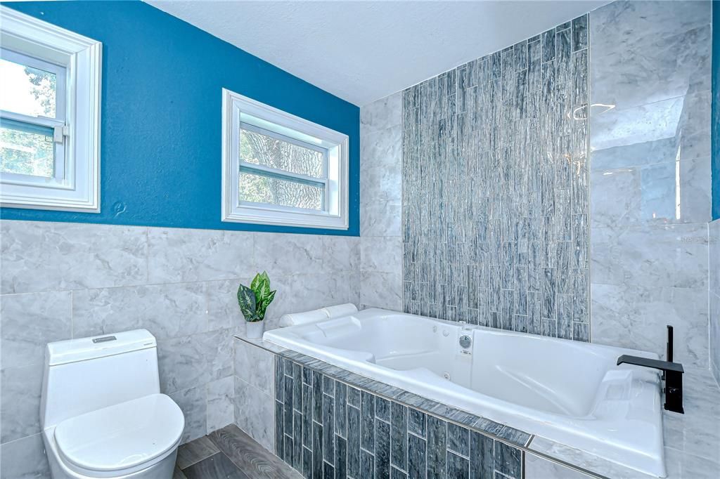 For Sale: $419,900 (3 beds, 2 baths, 1090 Square Feet)