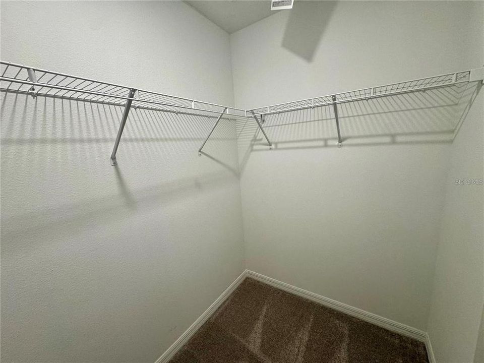 For Rent: $1,900 (3 beds, 2 baths, 1373 Square Feet)