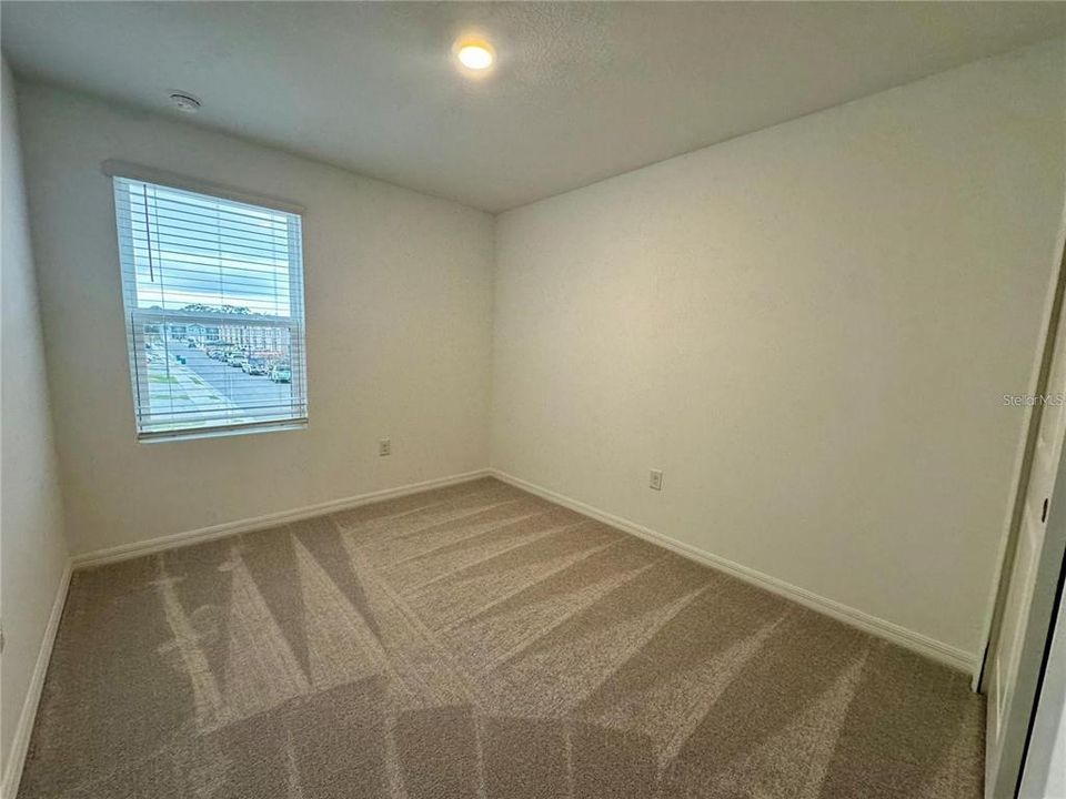 For Rent: $1,900 (3 beds, 2 baths, 1373 Square Feet)