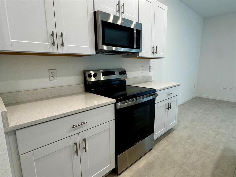 For Rent: $1,900 (3 beds, 2 baths, 1373 Square Feet)