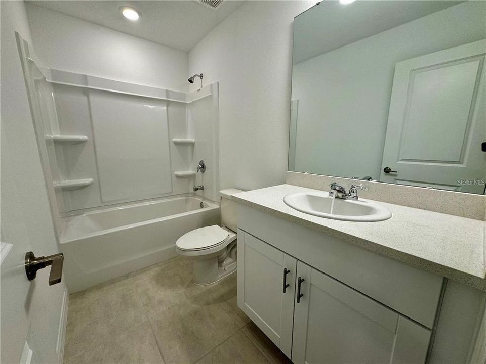 For Rent: $1,900 (3 beds, 2 baths, 1373 Square Feet)