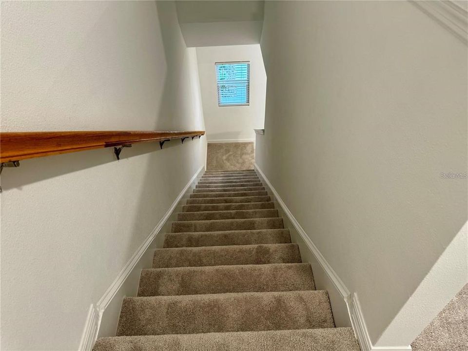 For Rent: $1,900 (3 beds, 2 baths, 1373 Square Feet)