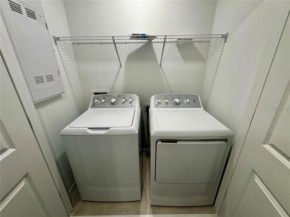 For Rent: $1,900 (3 beds, 2 baths, 1373 Square Feet)