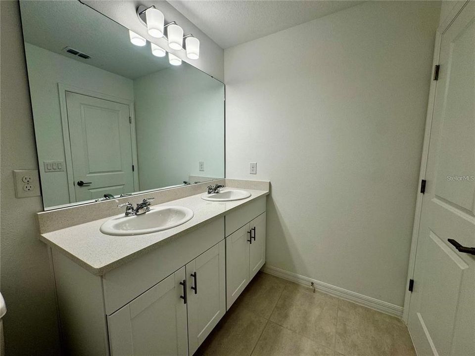 For Rent: $1,900 (3 beds, 2 baths, 1373 Square Feet)