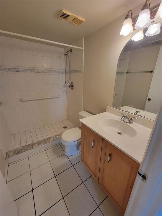 For Rent: $2,200 (3 beds, 2 baths, 1295 Square Feet)