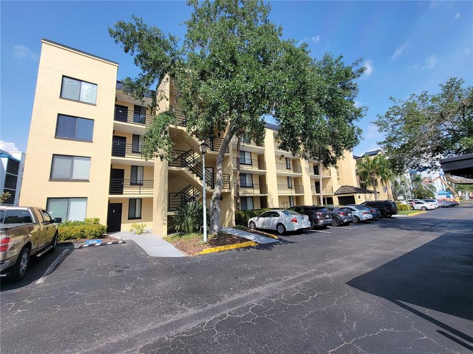 For Rent: $2,200 (3 beds, 2 baths, 1295 Square Feet)