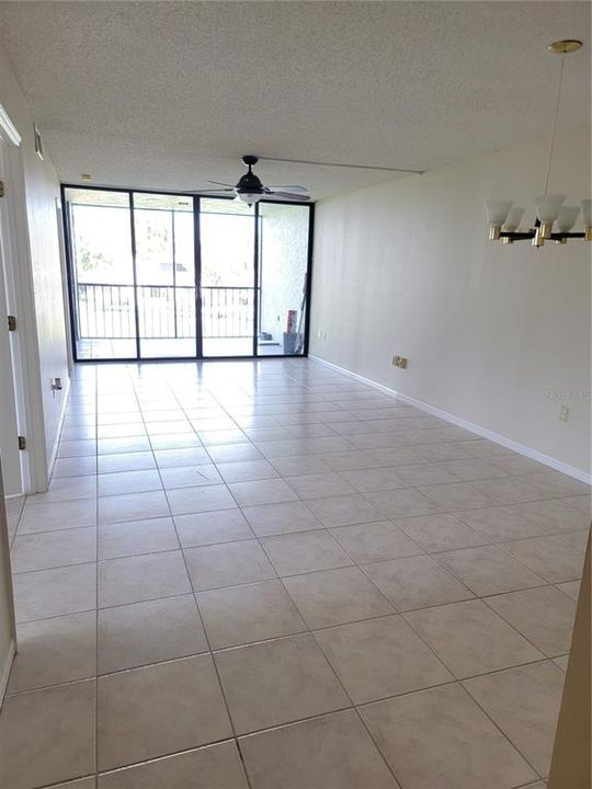 For Rent: $2,200 (3 beds, 2 baths, 1295 Square Feet)
