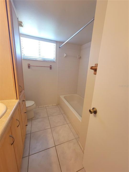 For Rent: $2,200 (3 beds, 2 baths, 1295 Square Feet)