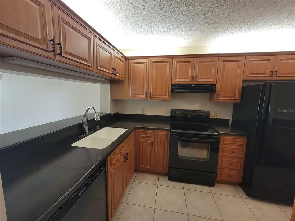 For Rent: $2,200 (3 beds, 2 baths, 1295 Square Feet)