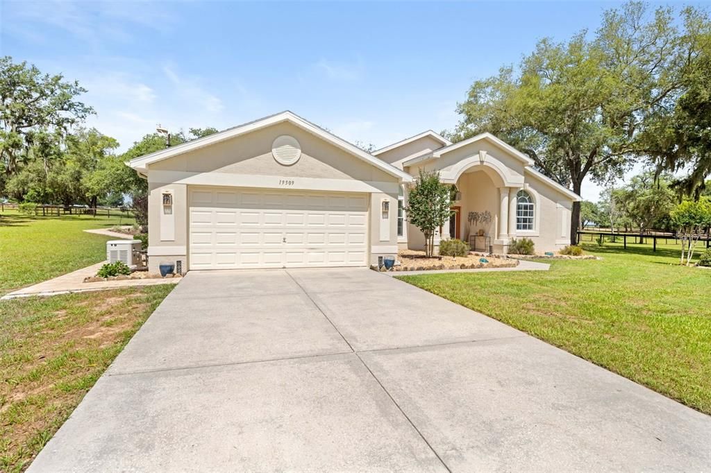 For Sale: $1,083,000 (3 beds, 2 baths, 1918 Square Feet)
