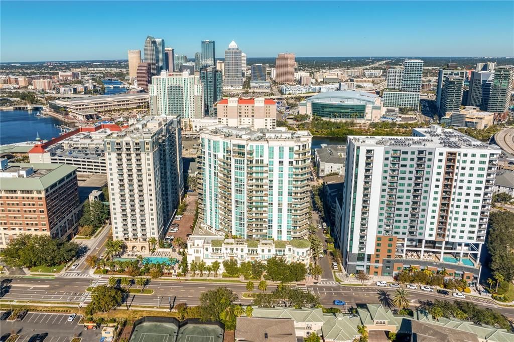 For Sale: $1,495,000 (3 beds, 3 baths, 2400 Square Feet)