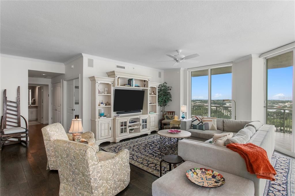For Sale: $1,495,000 (3 beds, 3 baths, 2400 Square Feet)