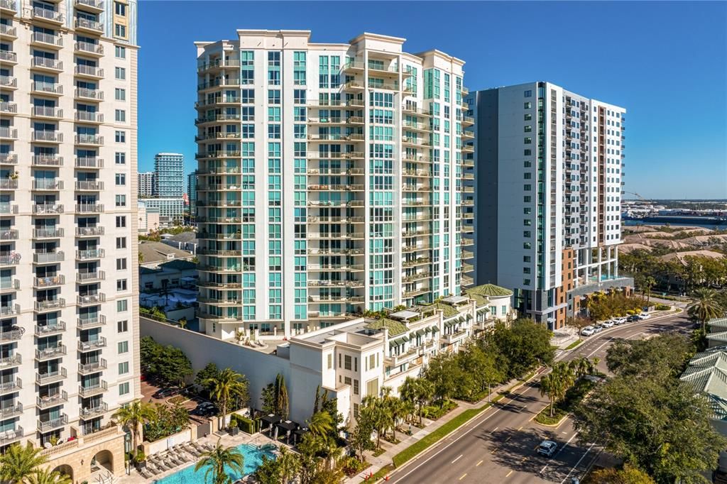 For Sale: $1,495,000 (3 beds, 3 baths, 2400 Square Feet)