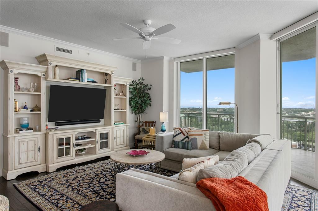 For Sale: $1,495,000 (3 beds, 3 baths, 2400 Square Feet)
