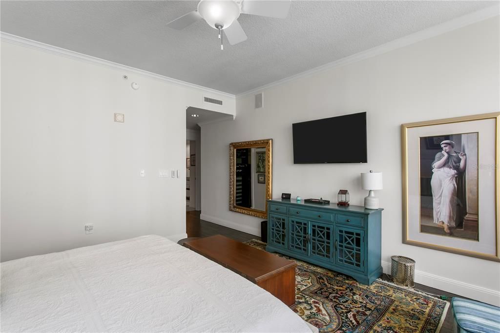 For Sale: $1,495,000 (3 beds, 3 baths, 2400 Square Feet)