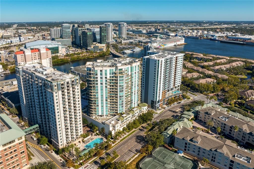 For Sale: $1,495,000 (3 beds, 3 baths, 2400 Square Feet)
