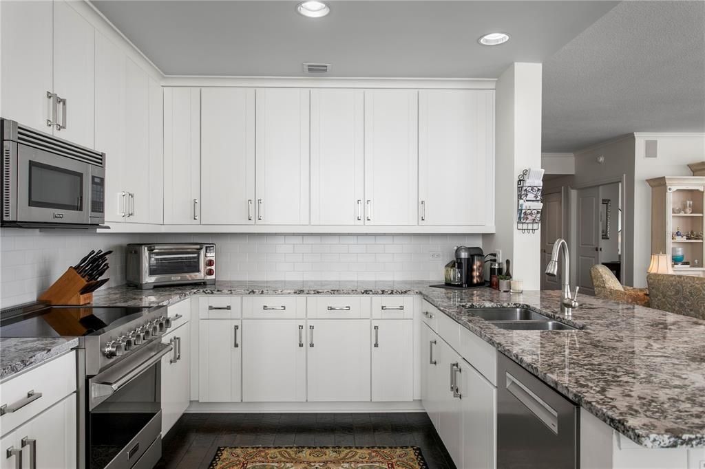 For Sale: $1,495,000 (3 beds, 3 baths, 2400 Square Feet)