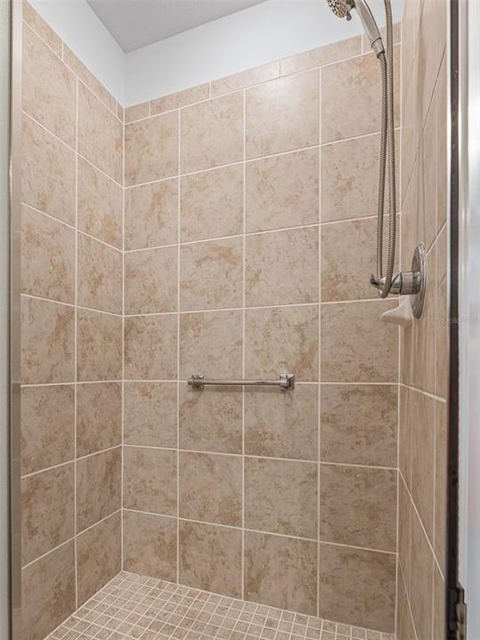 На продажу: $339,900 (2 спален, 2 ванн, 1161 Квадратных фут)