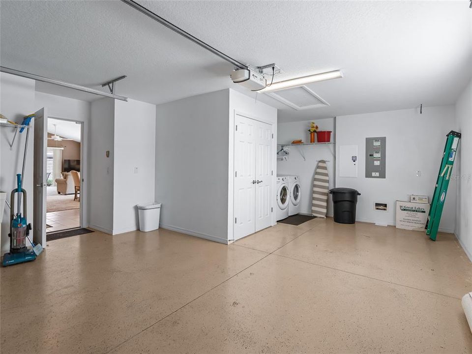 На продажу: $339,900 (2 спален, 2 ванн, 1161 Квадратных фут)