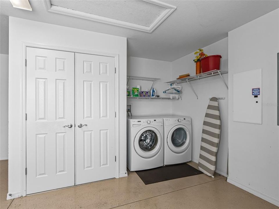 На продажу: $339,900 (2 спален, 2 ванн, 1161 Квадратных фут)