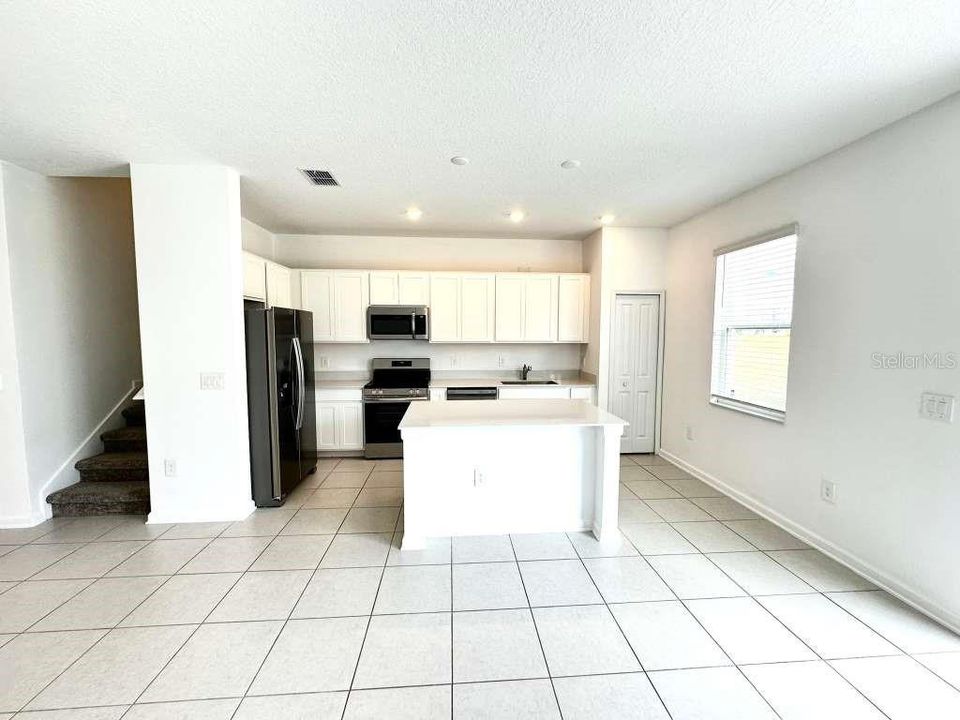 En Renta: $2,400 (3 camas, 2 baños, 1834 Pies cuadrados)