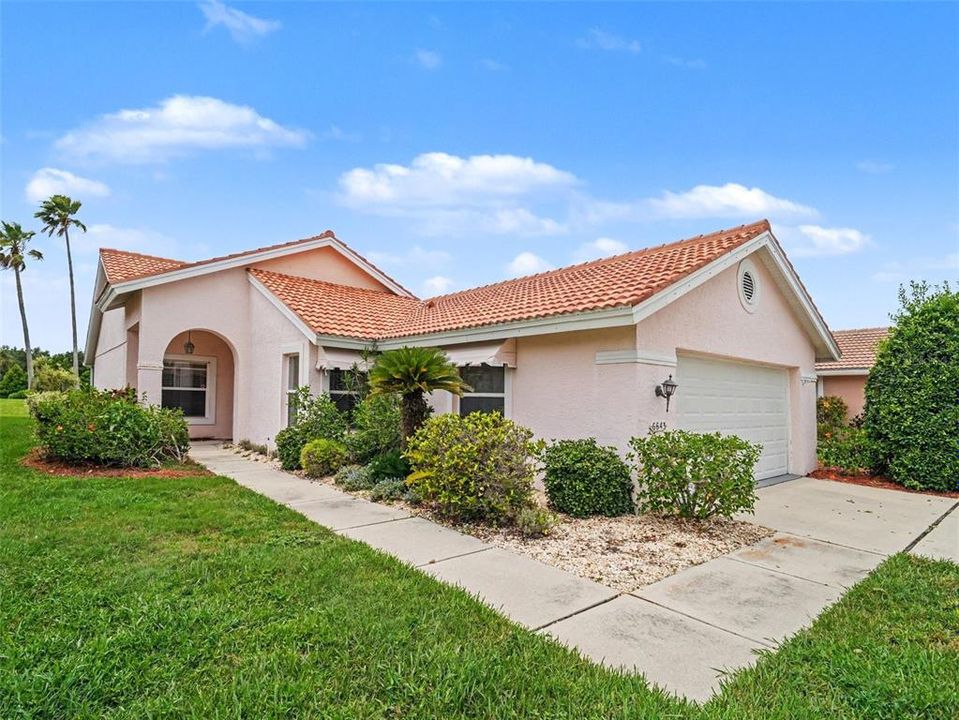 For Sale: $325,000 (2 beds, 2 baths, 1626 Square Feet)