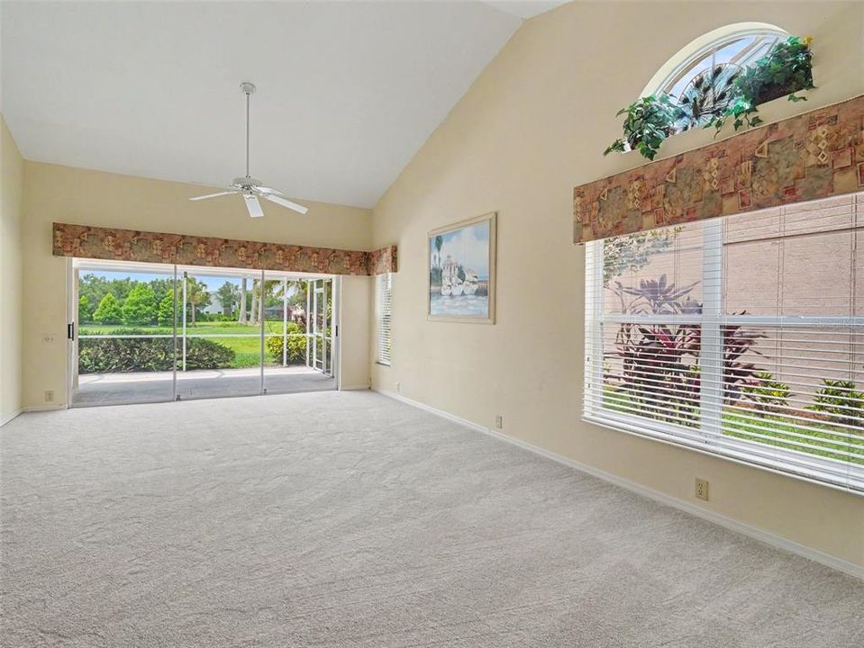 For Sale: $325,000 (2 beds, 2 baths, 1626 Square Feet)