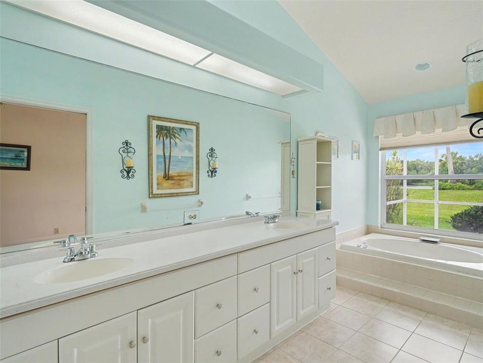 For Sale: $325,000 (2 beds, 2 baths, 1626 Square Feet)