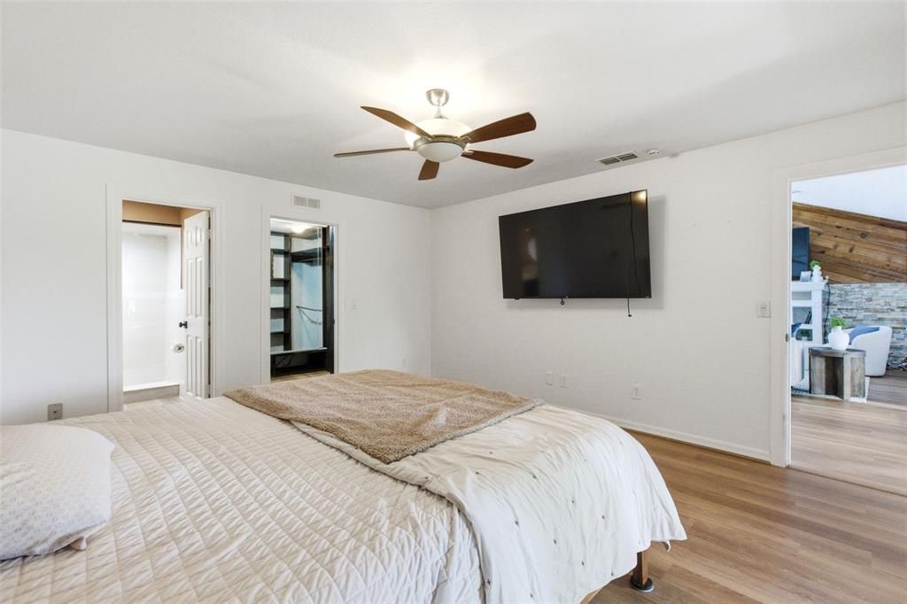 For Sale: $340,000 (3 beds, 2 baths, 1743 Square Feet)