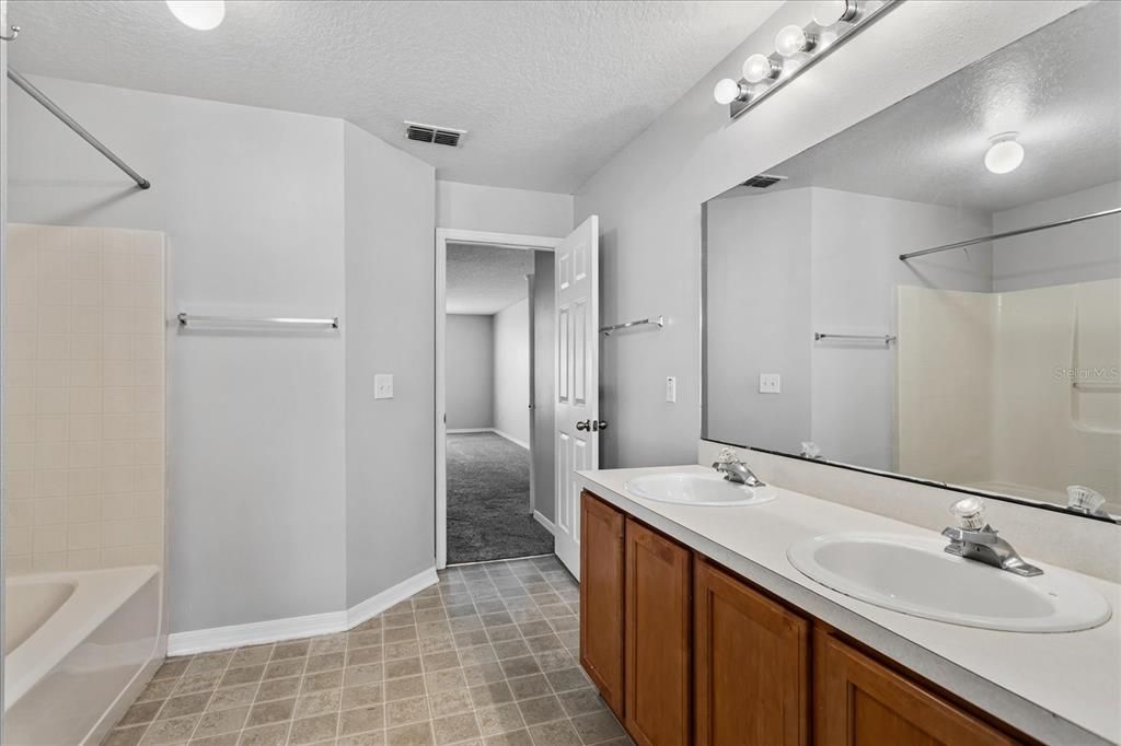 For Sale: $415,000 (4 beds, 2 baths, 2161 Square Feet)