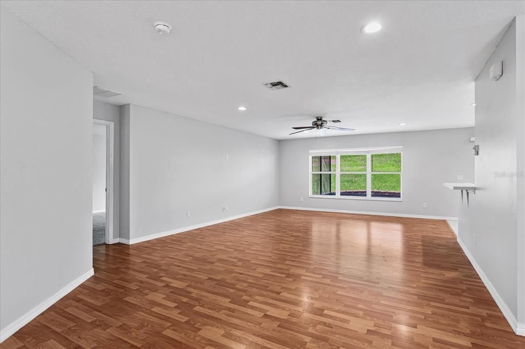 For Sale: $415,000 (4 beds, 2 baths, 2161 Square Feet)