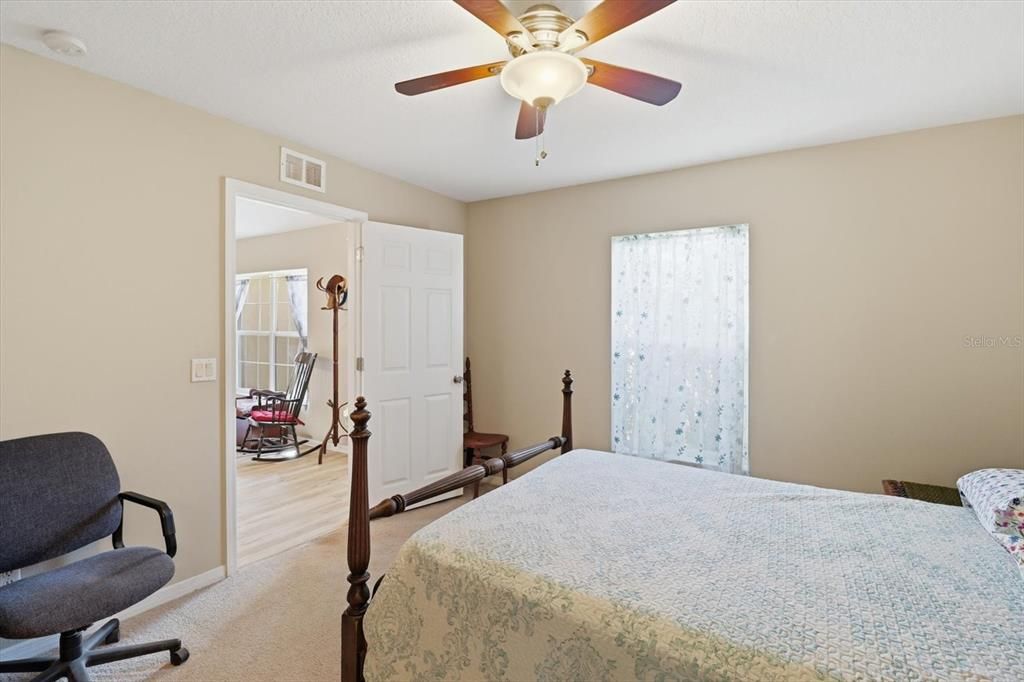 For Sale: $239,900 (3 beds, 2 baths, 1279 Square Feet)