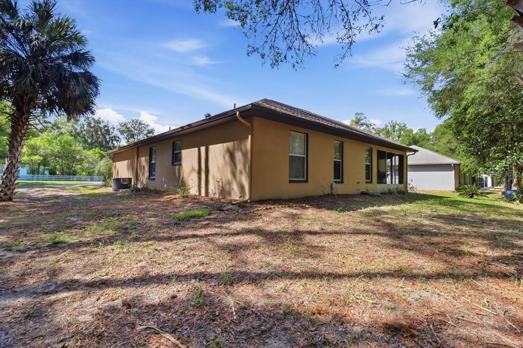 For Sale: $239,900 (3 beds, 2 baths, 1279 Square Feet)