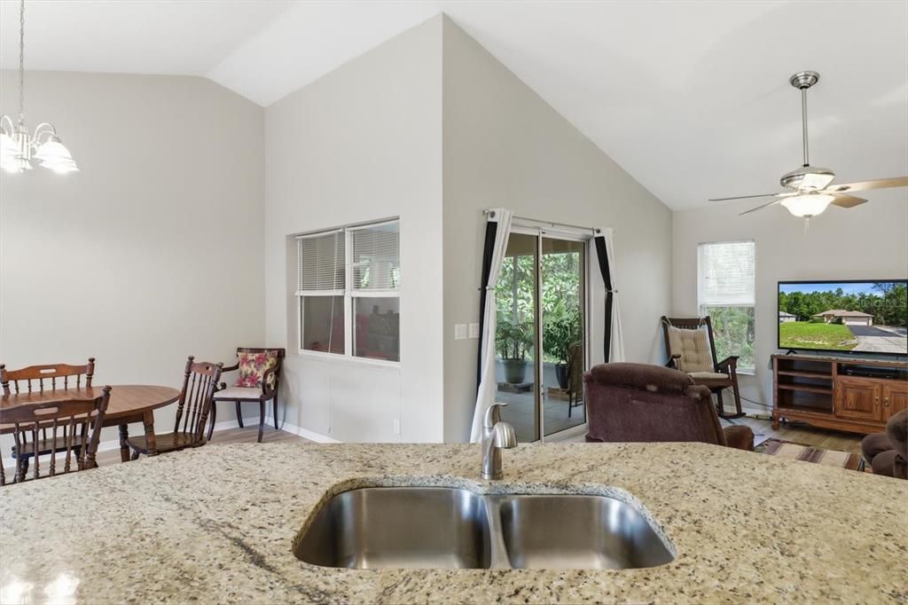 For Sale: $239,900 (3 beds, 2 baths, 1279 Square Feet)