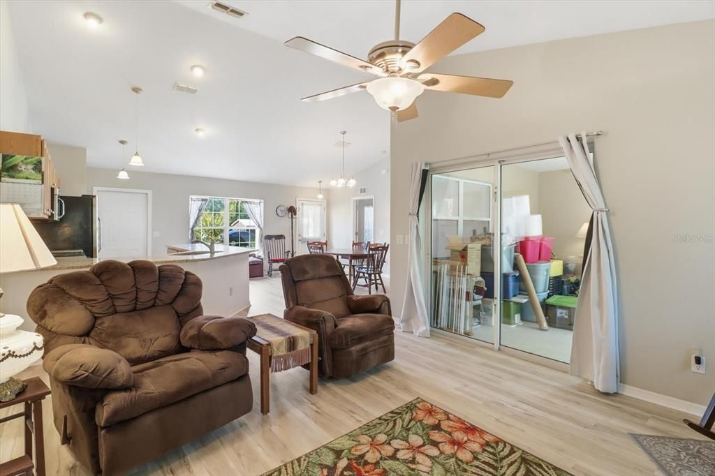 For Sale: $239,900 (3 beds, 2 baths, 1279 Square Feet)