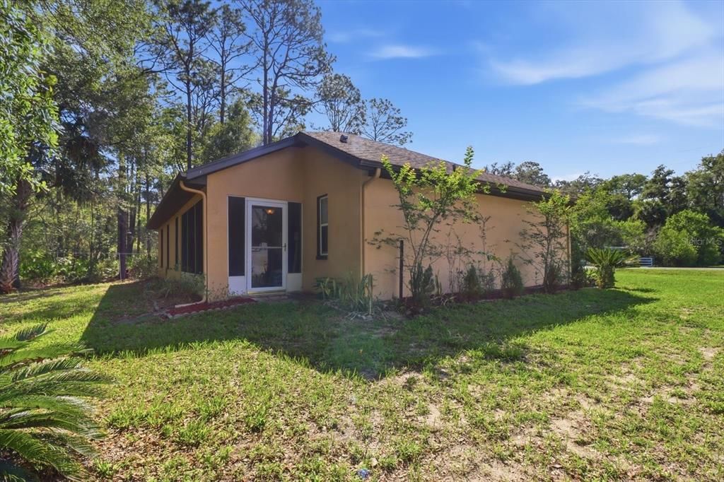 For Sale: $239,900 (3 beds, 2 baths, 1279 Square Feet)