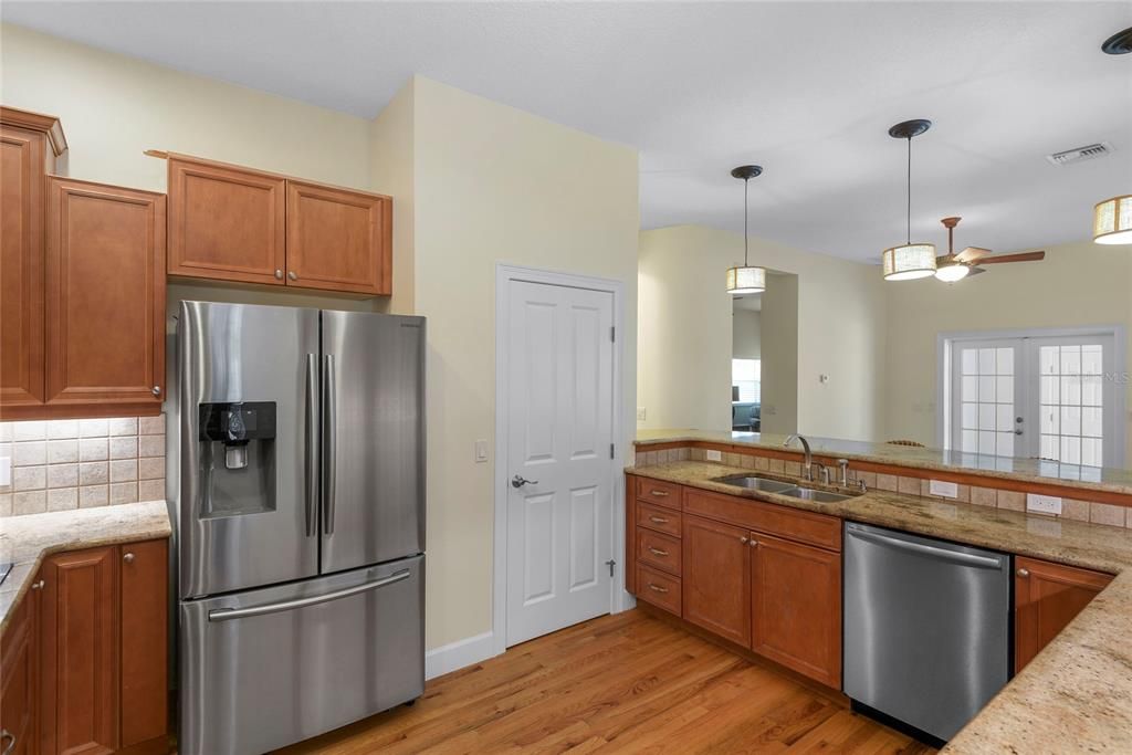 For Sale: $1,095,000 (3 beds, 2 baths, 2830 Square Feet)