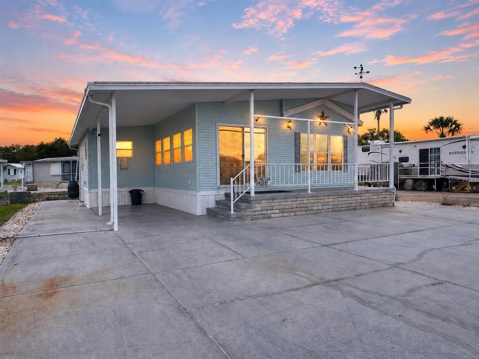 For Sale: $134,900 (2 beds, 1 baths, 726 Square Feet)