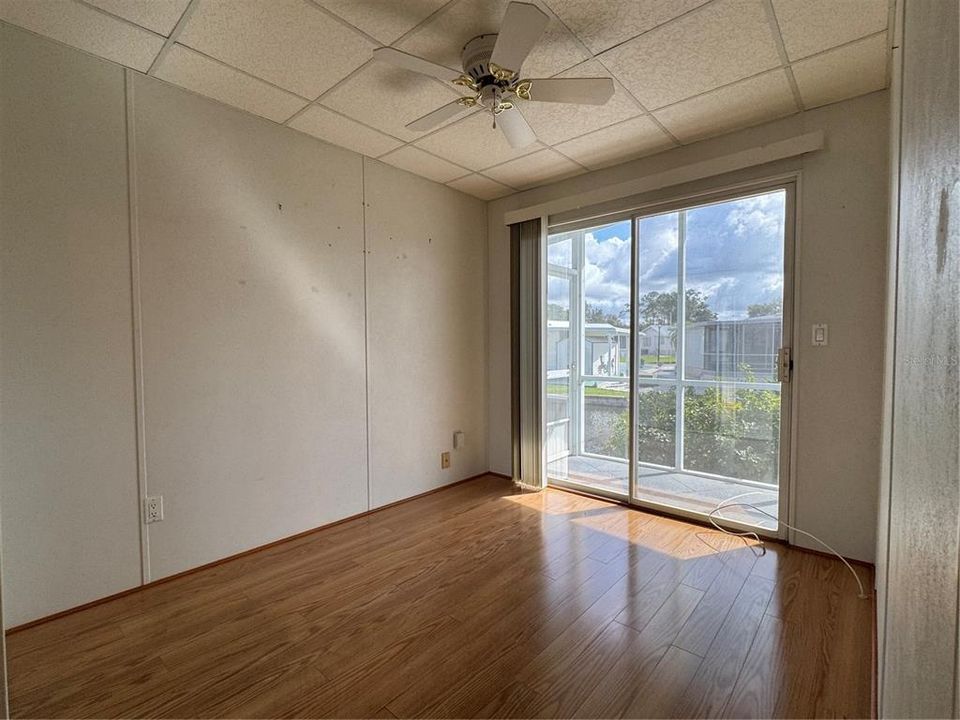 For Sale: $134,900 (2 beds, 1 baths, 726 Square Feet)