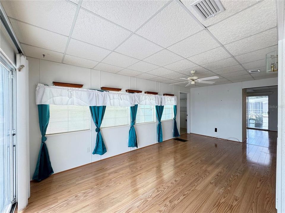 For Sale: $134,900 (2 beds, 1 baths, 726 Square Feet)