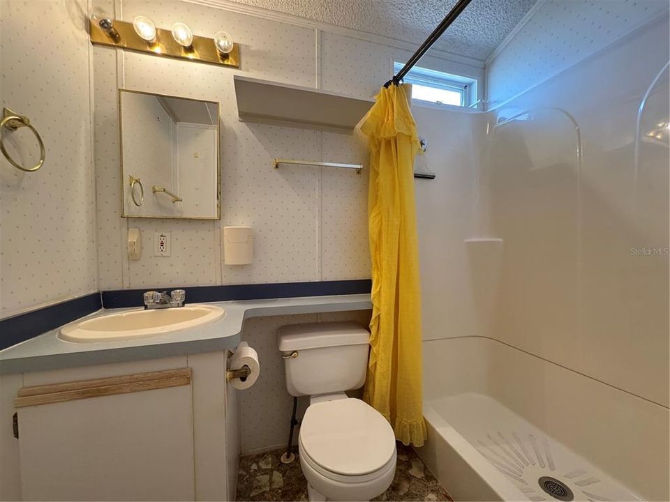 For Sale: $134,900 (2 beds, 1 baths, 726 Square Feet)