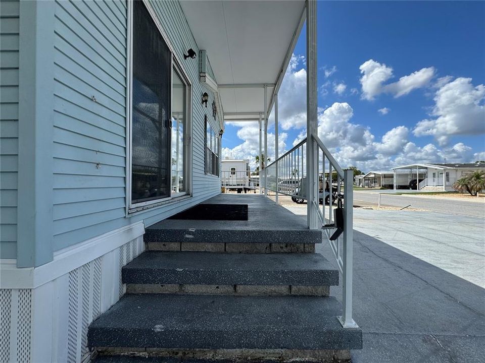 For Sale: $134,900 (2 beds, 1 baths, 726 Square Feet)