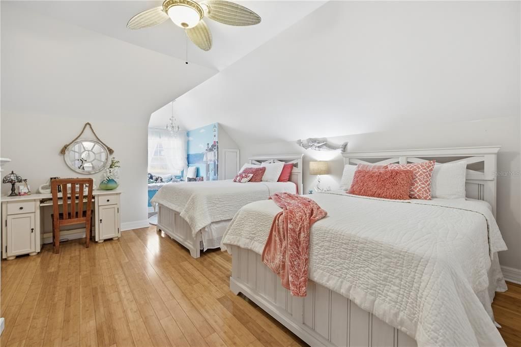 En Venta: $1,350,000 (3 camas, 3 baños, 2936 Pies cuadrados)