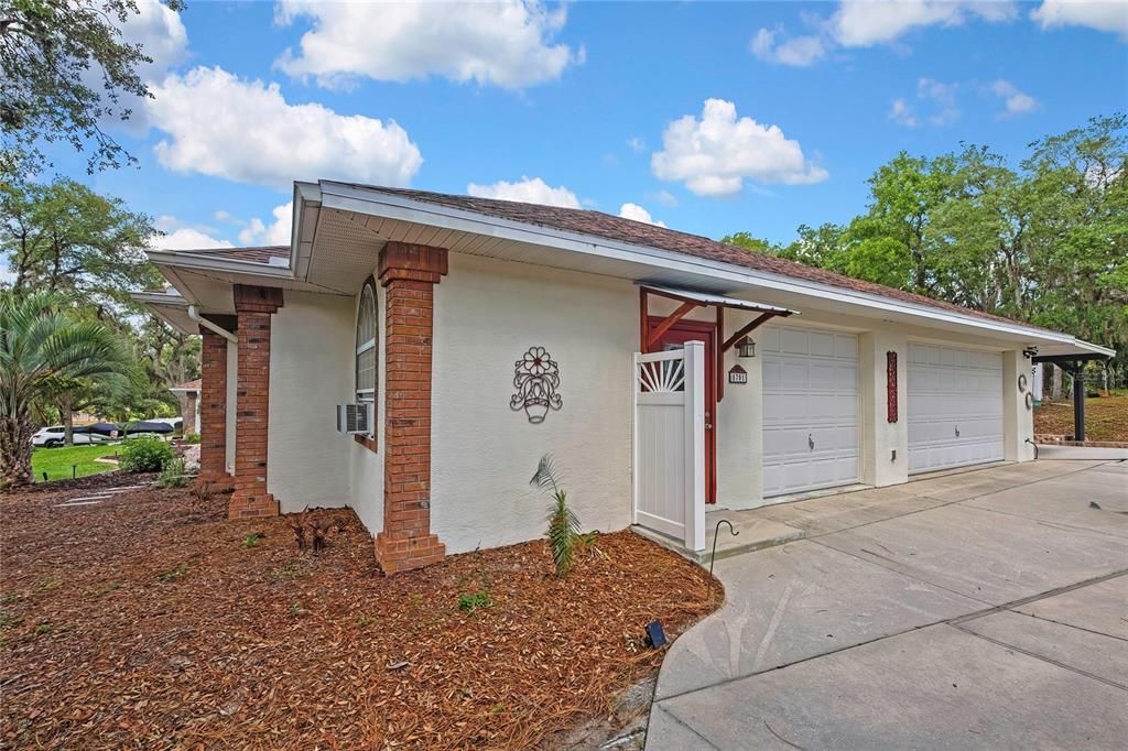 For Sale: $779,000 (4 beds, 3 baths, 2215 Square Feet)