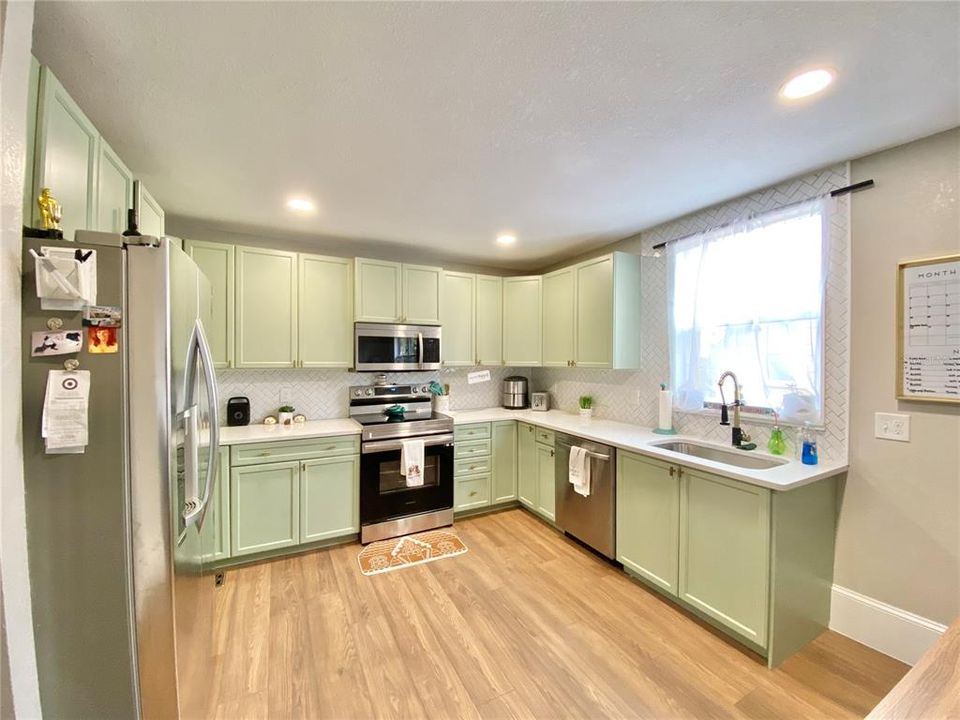 For Rent: $3,000 (4 beds, 2 baths, 1412 Square Feet)
