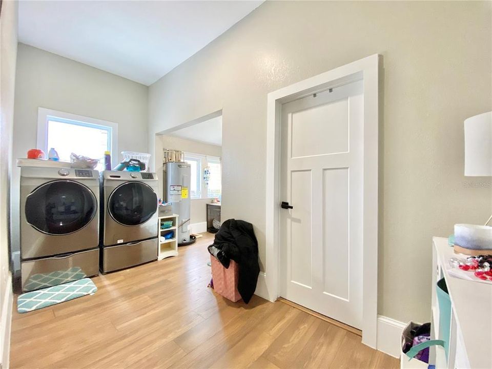 For Rent: $3,000 (4 beds, 2 baths, 1412 Square Feet)